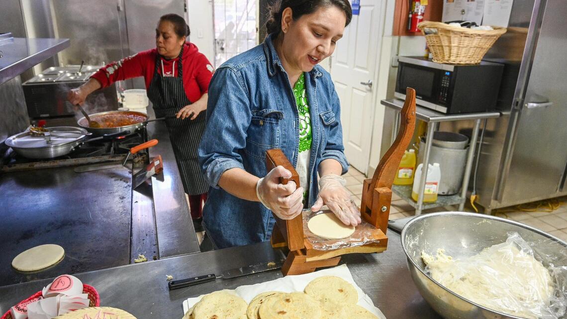 Perdieron a su mamá, así que abrieron un restaurante mexicano que introdujo su comida en Fresno