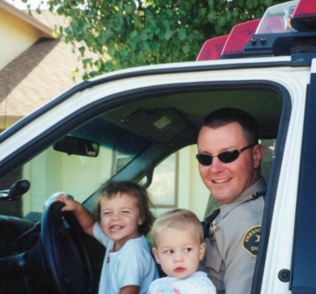 Fresno County Sheriff's deputy Erik Telen is shown in an undated handout photo with his daughters. Telen was killed in 2001 in a shooting in Dunlap.