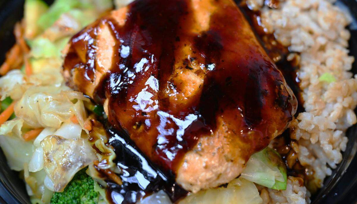 Salmon with brown rice is served at Teriyaki Madness which just opened at The Marketplace at El Paseo. Photographed Wednesday, Dec. 17, 2025 in Fresno.