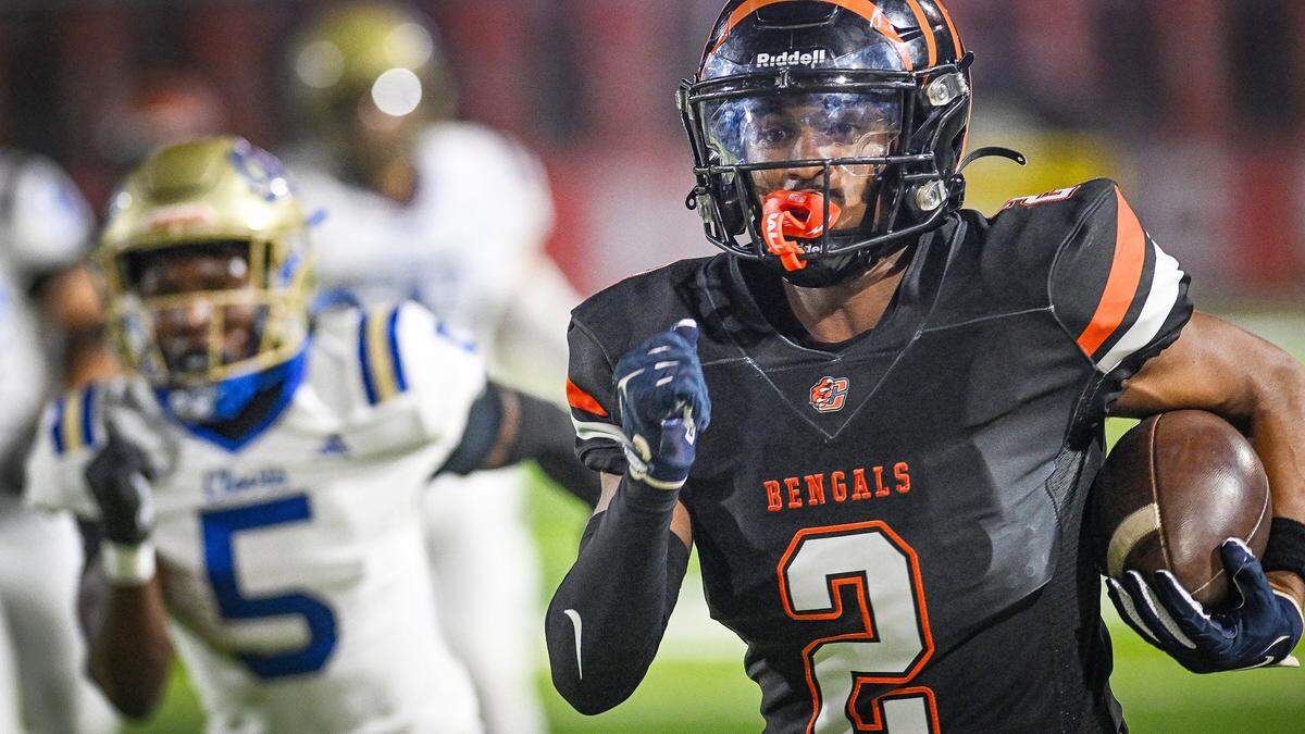 Central East's Brandon Smith runs down the sideline for a long touchdown play early in their game against Clovis at Koligian Stadium in Fresno on Friday, Oct. 24, 2025.