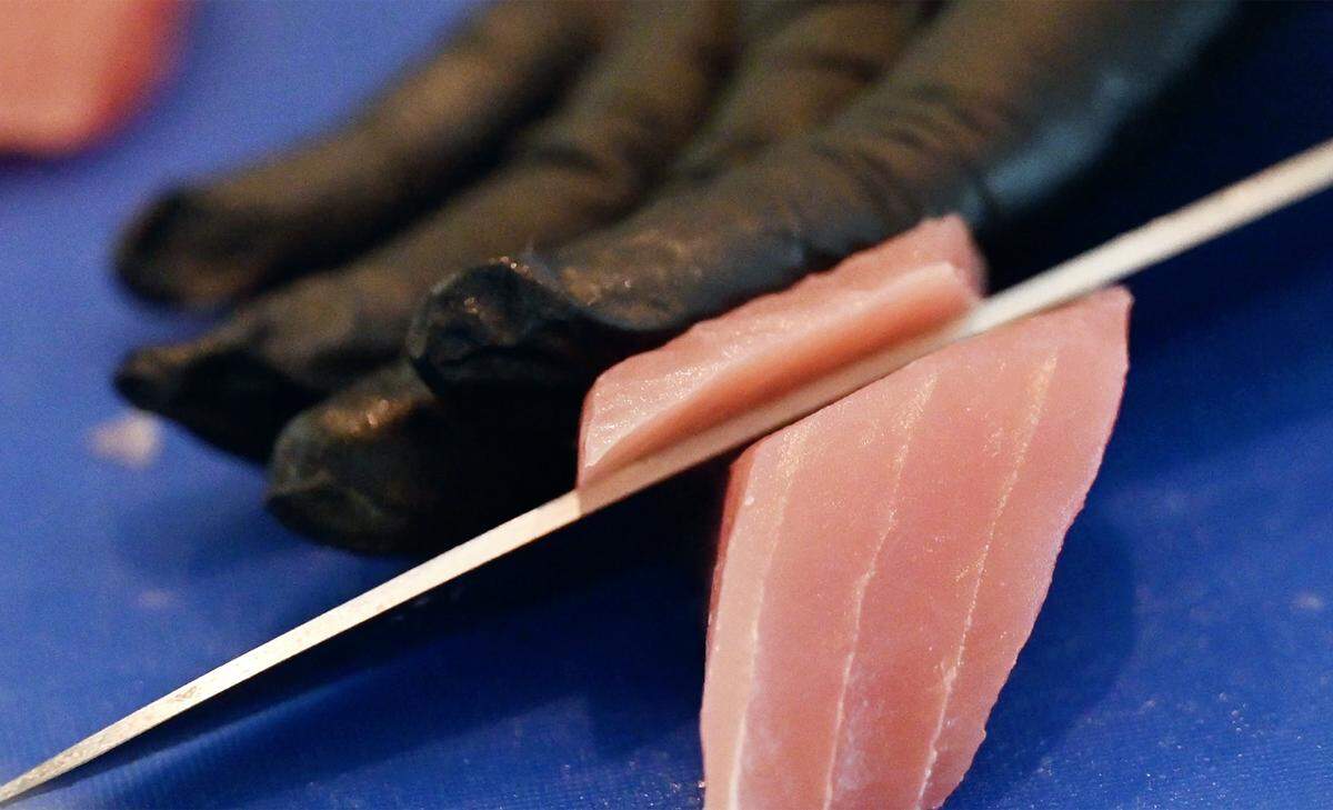 Ahi tuna crudo, Italian-style sushi, is sliced at Jimmy Pardini's new Italian restaurant Willow Osteria as staff prepare for the first night's opening Friday, Nov. 7, 2025 in Clovis.