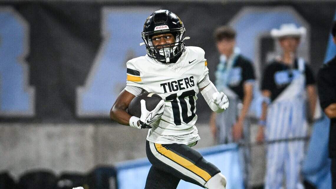 High school football notebook: Edison, SJM open with wins; Chowchilla rolls