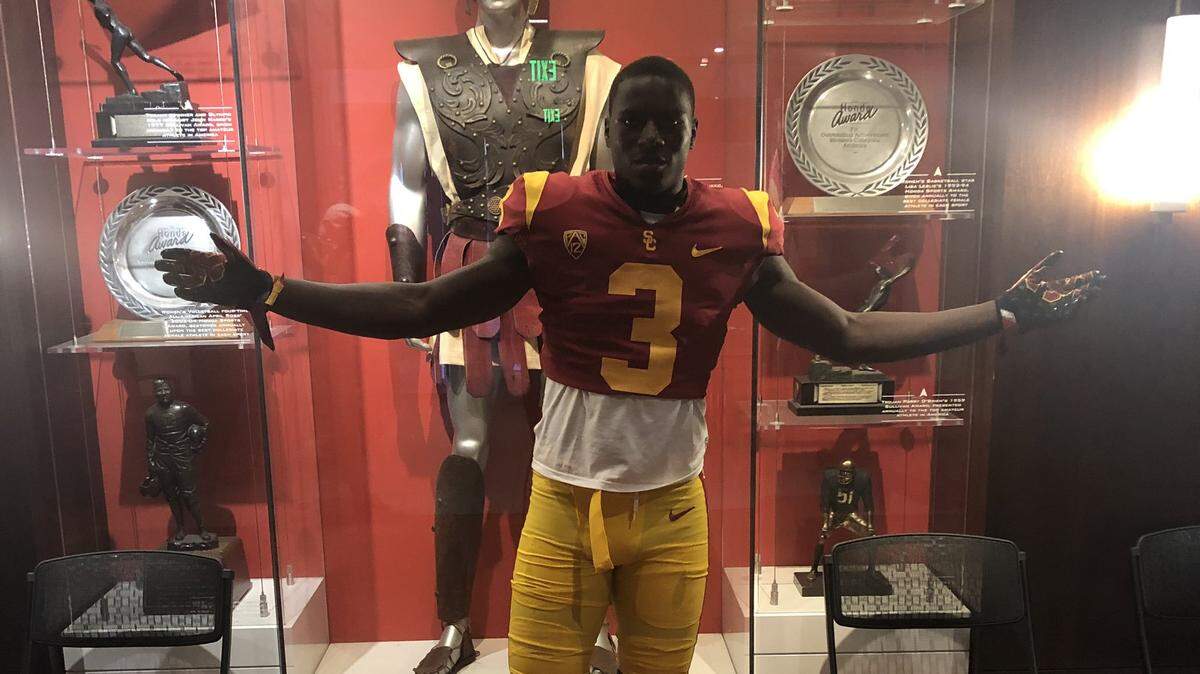 Edison High junior wide receiver Velltray Jefferson verbally committed to USC on Wednesday, June 13, 2019 for the 2021 Class.