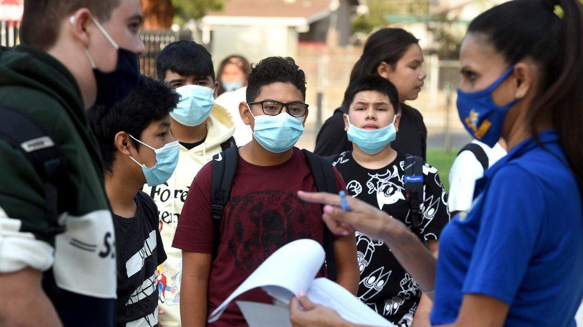 Despite “widespread” COVID-19 transmission in Fresno County over the past two months, none of the largest local schools plan to reinstate mask mandates for the first day of the upcoming 2022-23 school year. (Bee file photo)