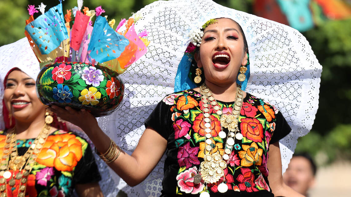 El festival Oaxaqueño Guelaguetza de Fresno regresó en medio de preocupaciones por la actividad de ICE