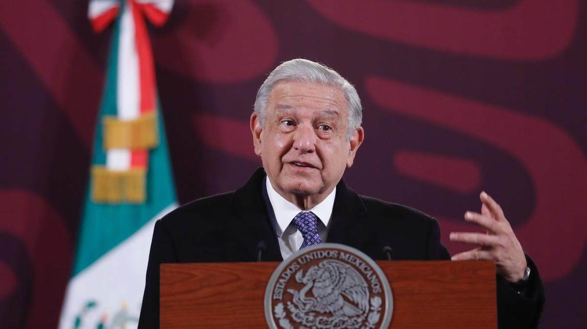 El presidente de México, Andrés Manuel López Obrador, admitió este miércoles que no abordó las medidas antimigrantes del gobernador de Texas, Greg Abbott, en su reunión con congresistas texanos, incluyendo Michael McCaul, líder del Comité de Asuntos Exteriores de la Cámara de Representantes.