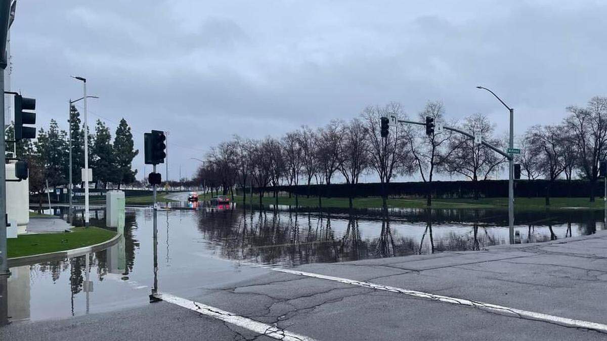 The intersection at Peach and McKinley avenues was flooded Saturday morning, Feb. 25, 2023. Fresno Yosemite International Airport can be accessed through Clinton Avenue.