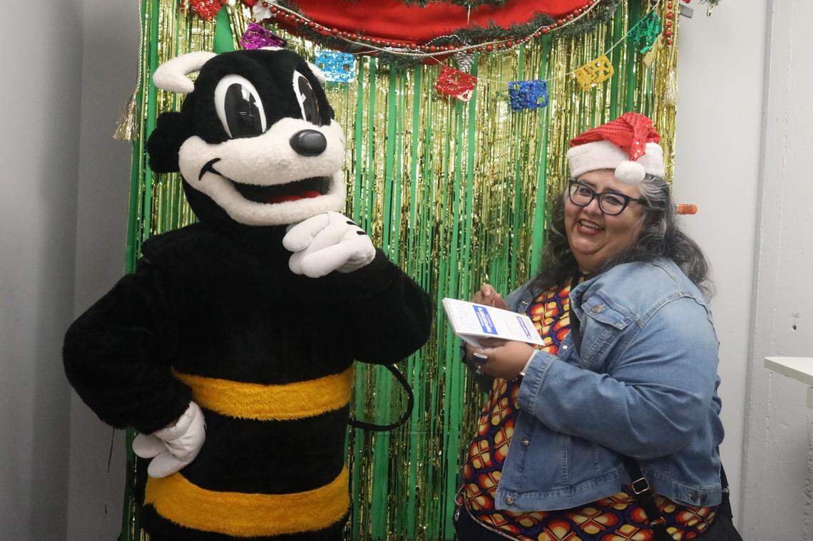 Community members had the opportunity to meet reporters and editors and take photos with Bee's mascot Scoopy while enjoying pan dulce and hot chocolate.