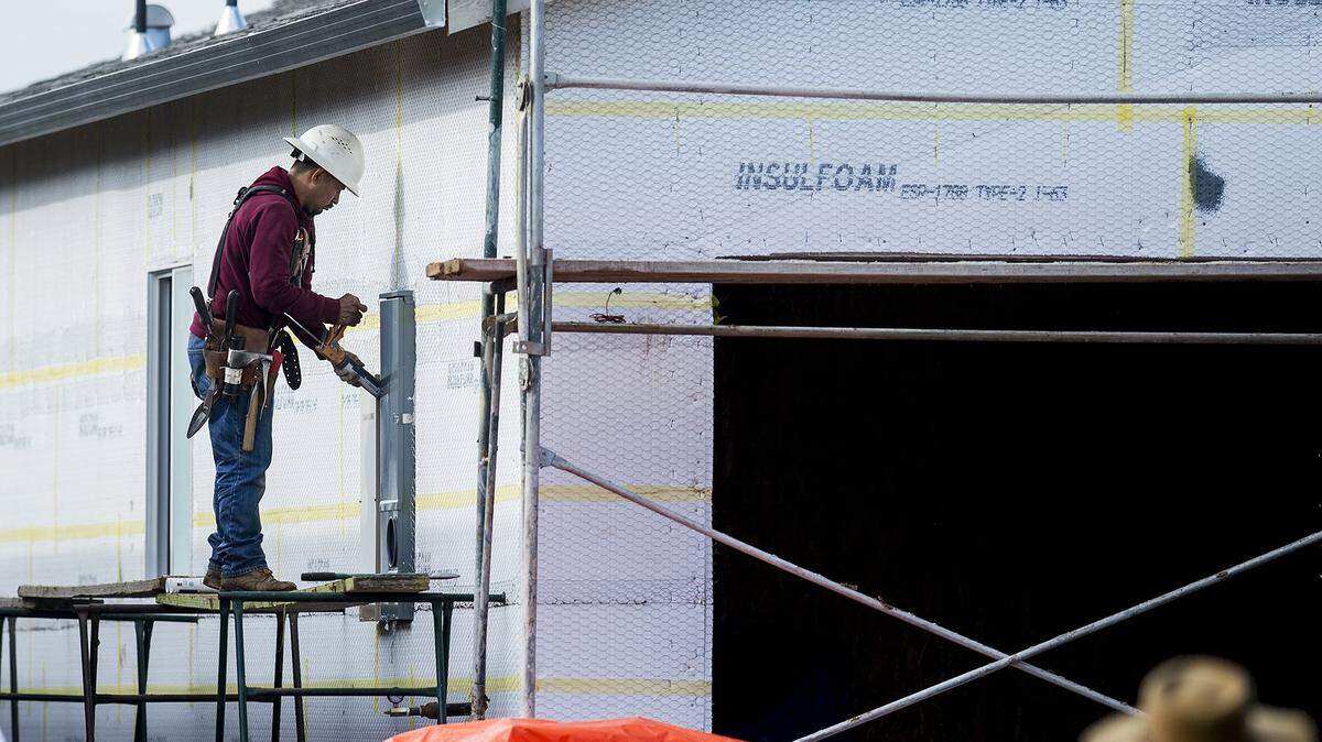 Construction crews work to build new homes in Merced, Calif.