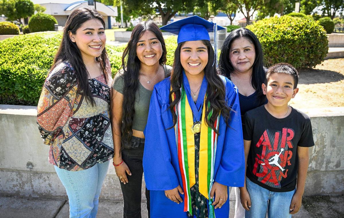Anasol Martínez-García, center, a Farmersville High School Horatio Alger scholarship recipient, is photographed with family members, from left, sisters Ashley Rivera and Fernenda Martinez, mother Irma Garcia, and brother Kristian Martinez at the school on Tuesday, May 21, 2024.
