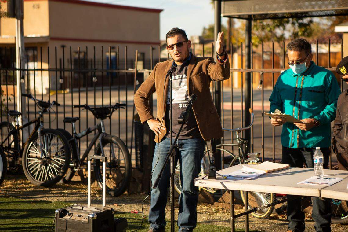 Tony Quezada speaks to the crowd gathered in the patio area of Let’s Roll Fresno on Sunday Nov. 29, 2020, during a fundraising event for the family of recently killed street vendor Jose Luis Rivera.