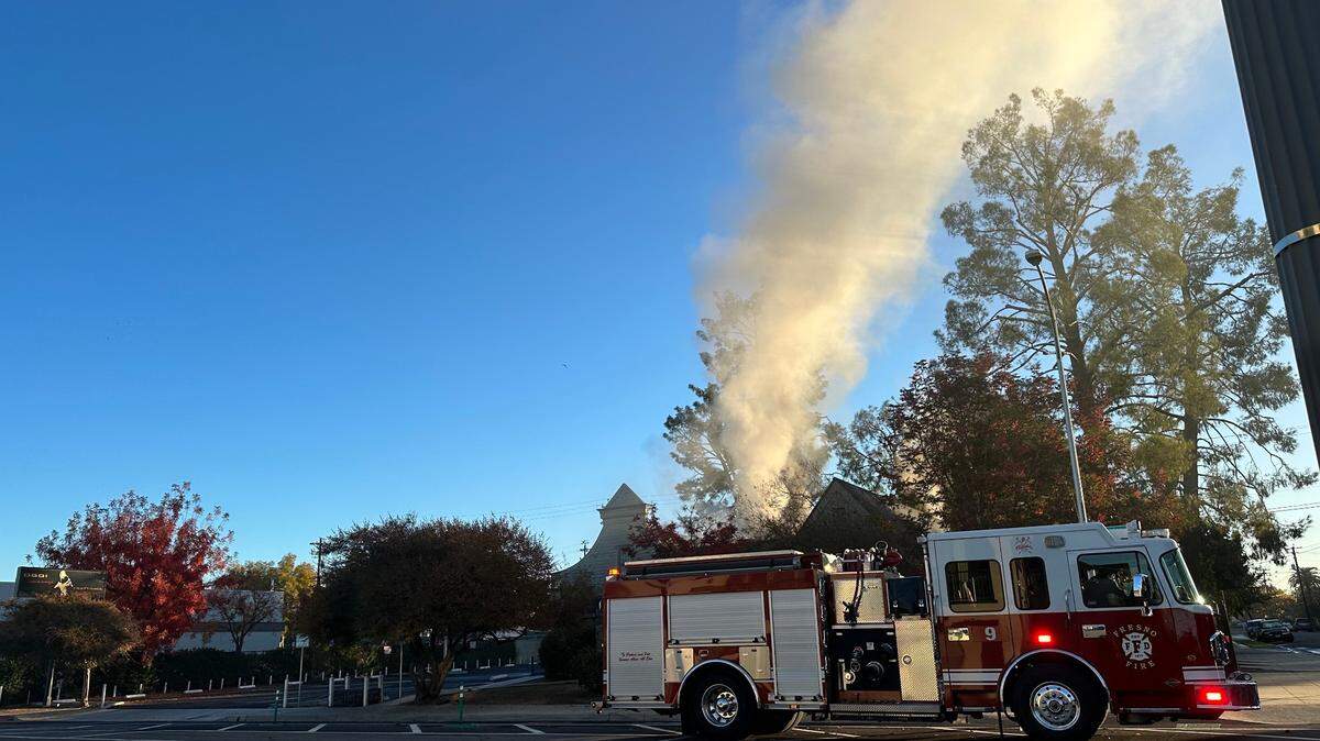 A fire that appeared to start in the kitchen Thursday, Nov. 16, 2023, damaged Oggi Cosi Si Mangia, an Italian restaurant, in Tower District, a Fresno Fire Department spkoesperson said.