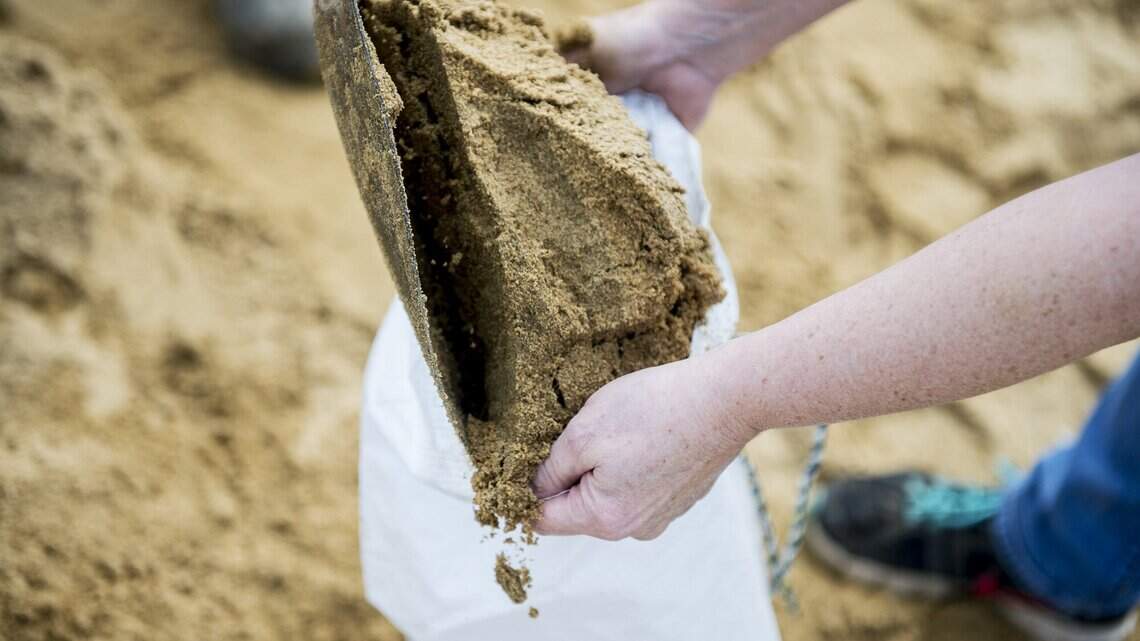 Amid flood watch, sand bags available for Merced County residents, as rain pours on region