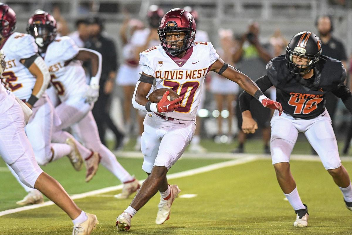 Clovis West’s Markel Sanders looks for an opening while taking the ball on a kickoff against Central at Deran Koligian Stadium on Friday, Oct. 21, 2022.