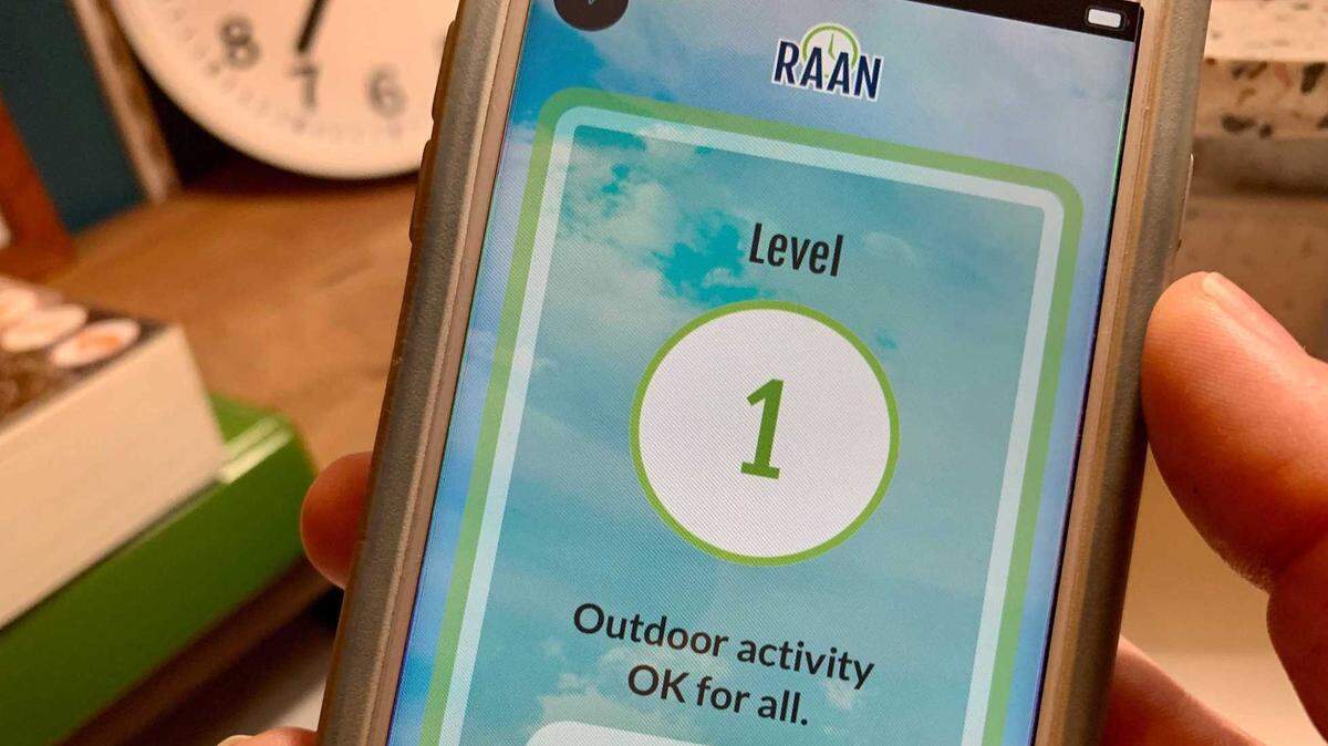 The ValleyAir app gives guidance on what activities are healthy based on the current estimated air quality level at your location using the district’s Real-time Air Advisory Network. 