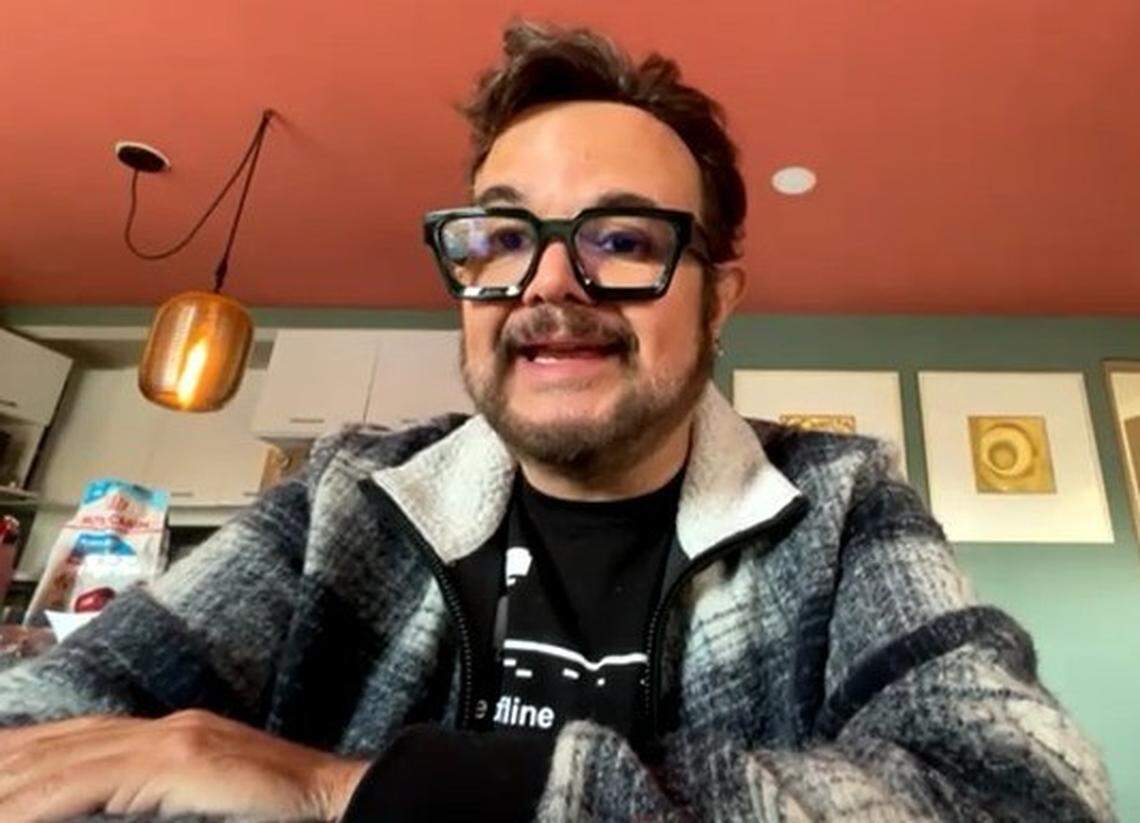 Aleks Syntek celebrates 35 years with an eight-state U.S. tour, enlisting Alan Parsons’ musicians and making his Fresno debut at the Rainbow Ballroom on April 17.