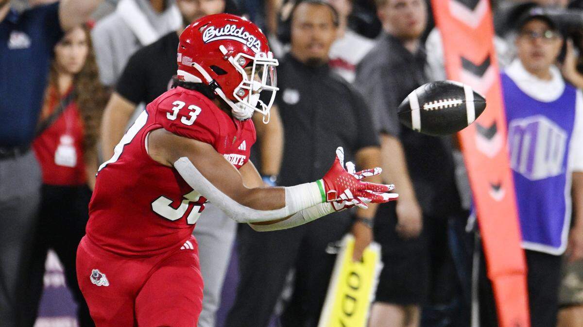 Fresno State’s Ellijah Giliam makes the catch against Kent State Saturday, Sept. 23, 2023 in Fresno.