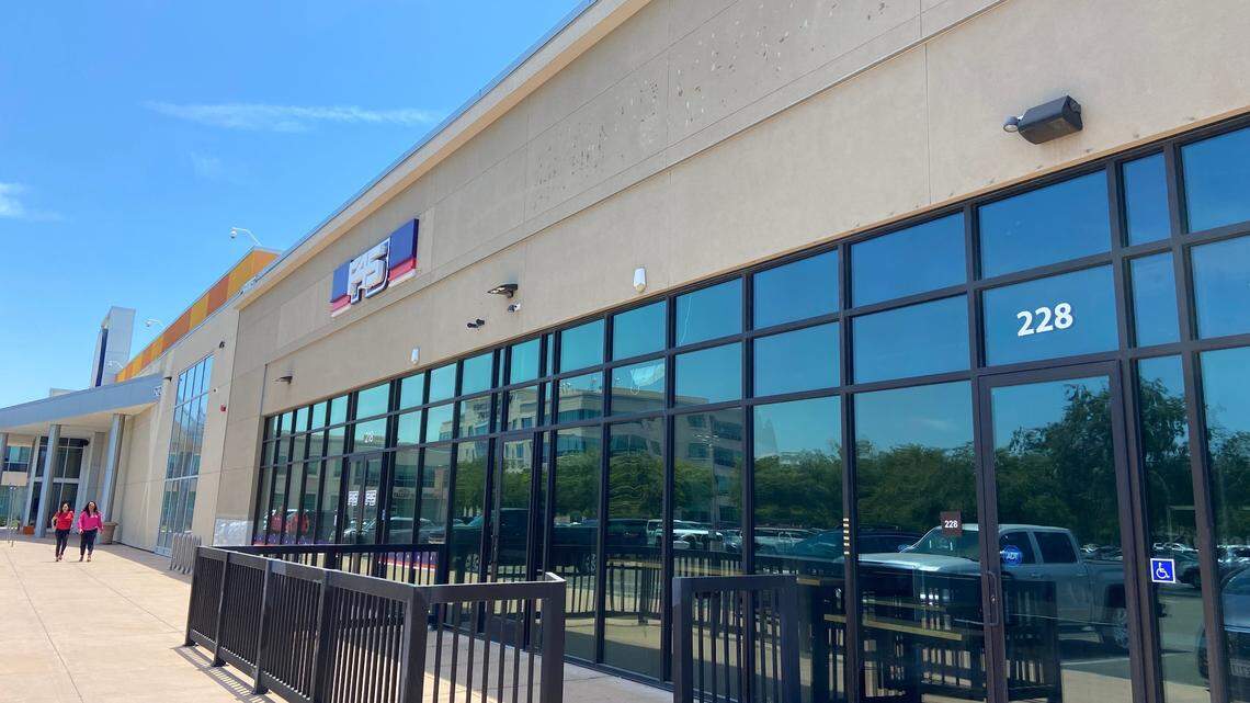 Einstein Bros Bagels has signed a lease to open a location in the empty restaurant spot with a patio between Haircuts Plus and the F45 training gym, in the same center as Dave & Buster’s in north Fresno.