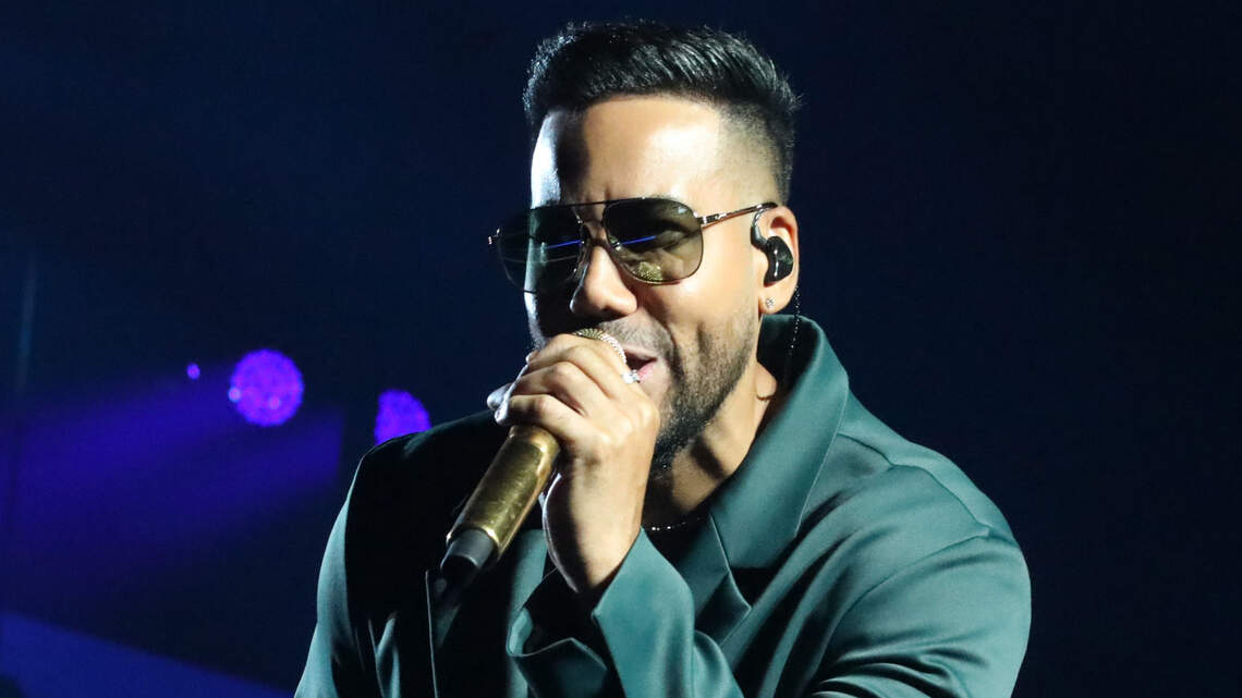 Gira de Romeo Santos en Fresno incluyó juegos pirotécnicos, una bañera y mucho ruido
