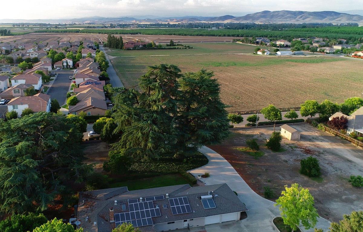 A mostly undeveloped 21.5-acre parcel along Shepherd Avenue in Clovis (upper right) will soon contain 137 single-family houses. The Clovis City Council approved general plan amendments and zoning changes for the property at its Dec. 9, 2019, meeting.