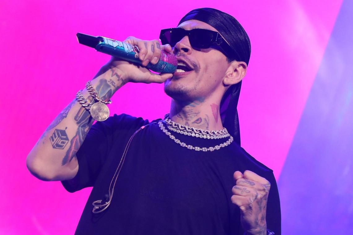 El cantante mexicano Erick Aragón –más conocido como Codiciado– actuó el sábado 4 de mayo en el Save Mart Center de Fresno con su gira 'Ando Enfocado US Tour'.