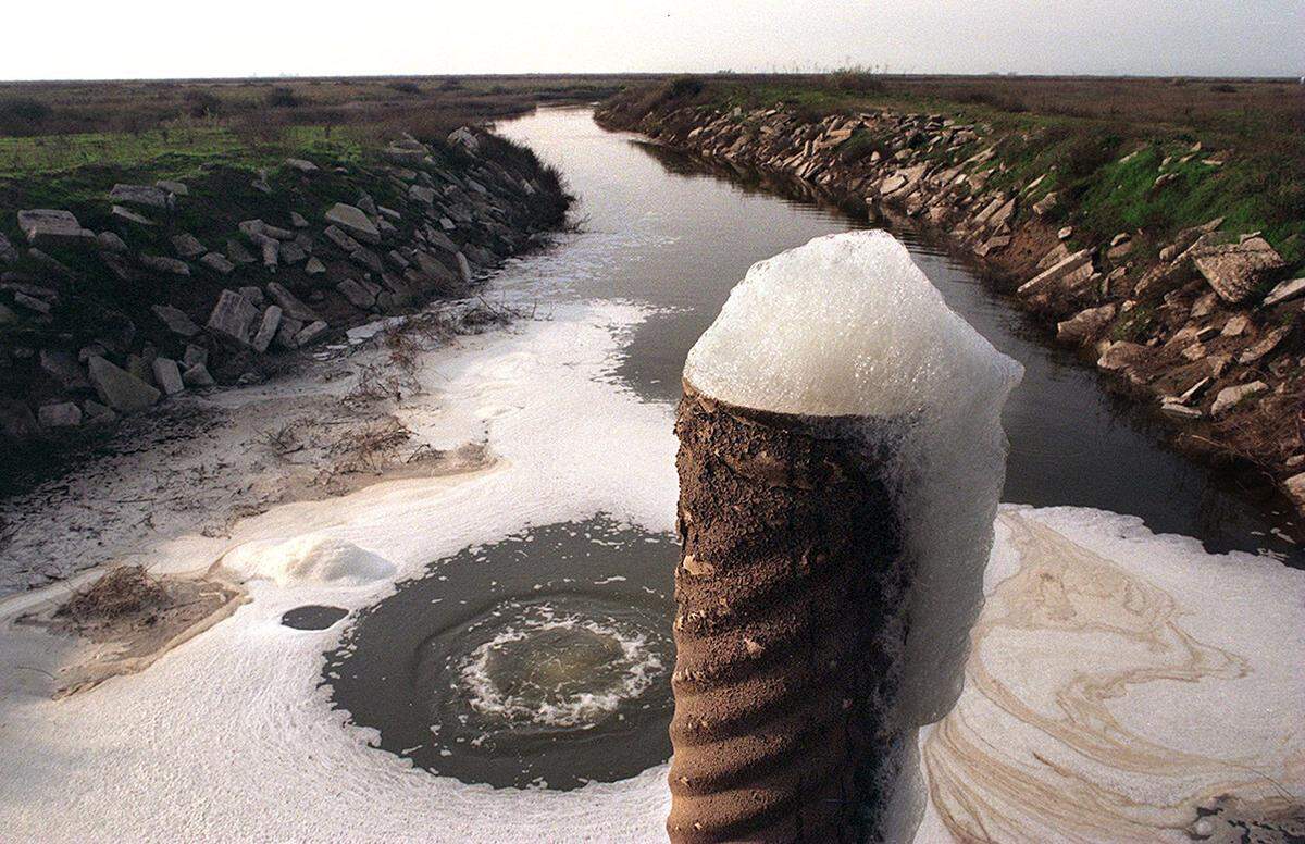 In this 1998 photo, toxic foam bubbles out of a pipe where the San Luis Drain empties into Mud Slough, which in turn empties into the San Joaquin River. The drain contains tail water contaminated with selenium and other toxic minerals that drain from ag land on the west side.