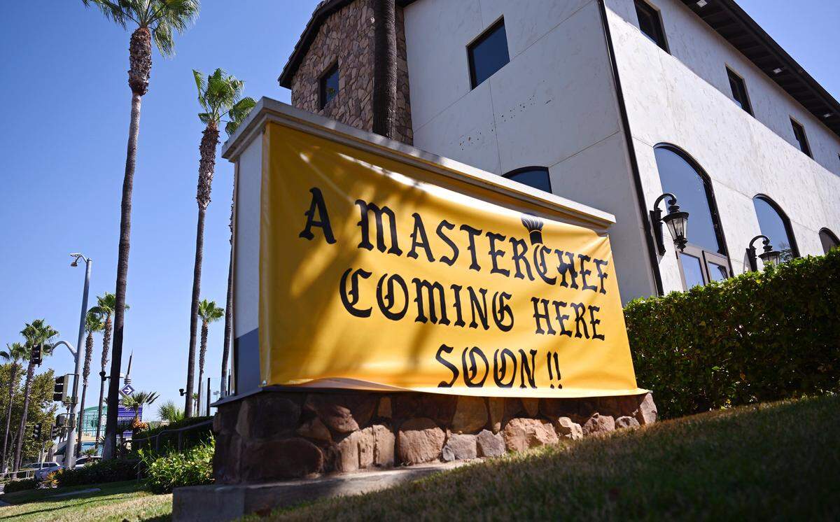 A large sign along Palm Avenue at the former Blast & Brew near Herndon Ave, teases passing traffic of a master chef for an unnamed new restaurant to open. Photographed Friday, Aug. 15, 2025 in Fresno.