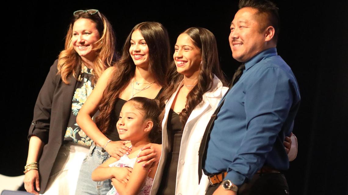 El programas de la Academia de Doctores de UCSF Fresno en la Escuela Preparatoria Sunnyside graduará un total de 24 estudiantes.