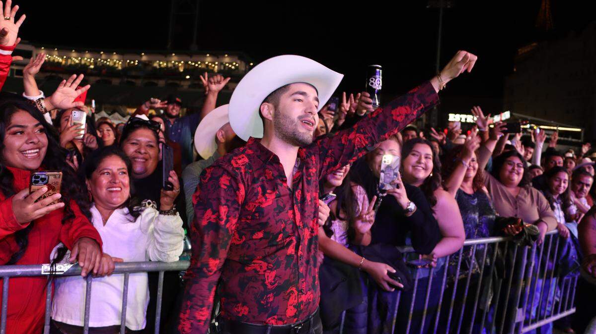 El cantante mexicano Jary Franco se presentó en el parque Chukchansi el 29 de octubre, 2022.
