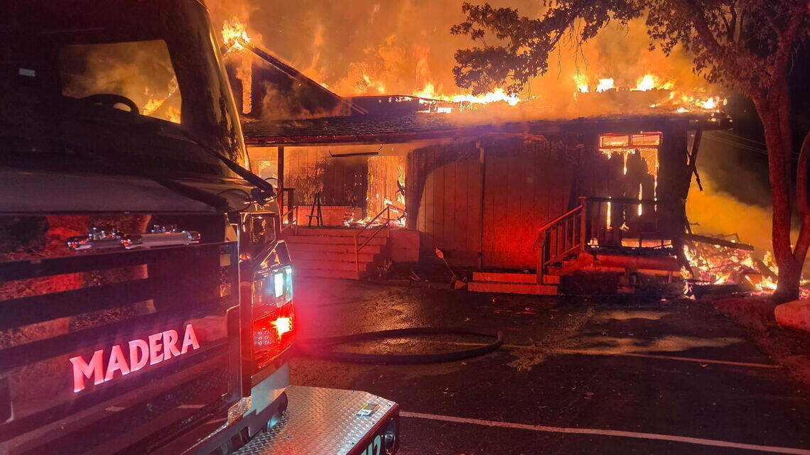 Saloon on Highway 41 in Oakhurst destroyed in overnight fire. Cal Fire investigating