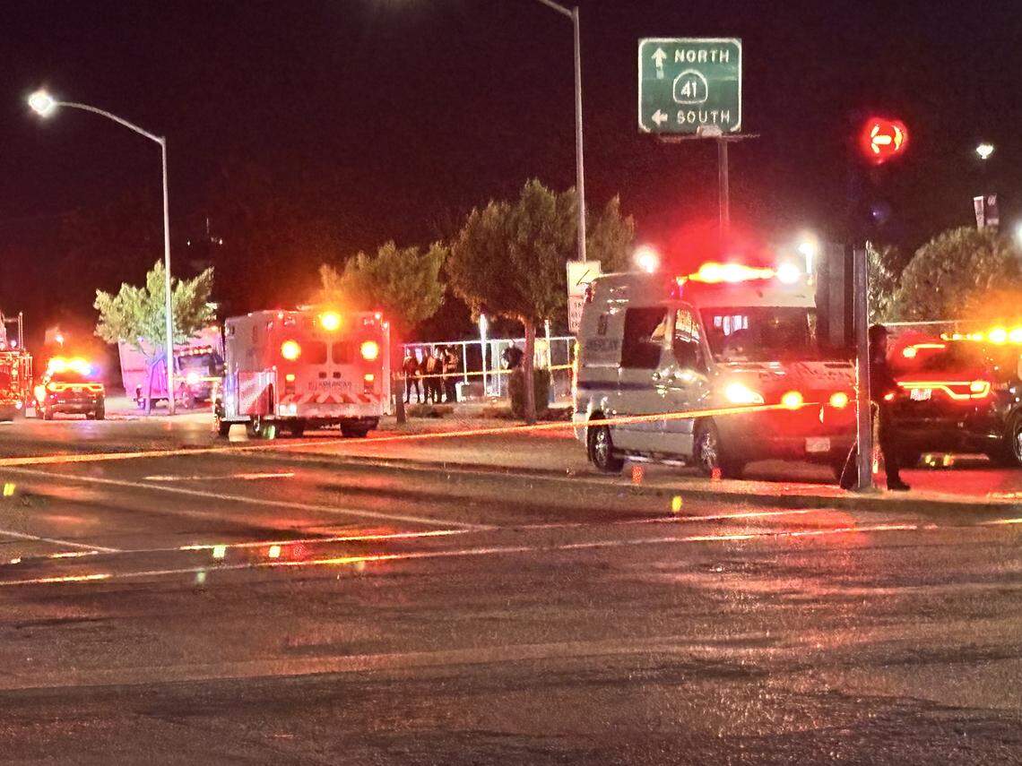 Una mujer murió después de que su vehículo cayera en un canal de Fresno, California, el lunes 6 de abril de 2026.