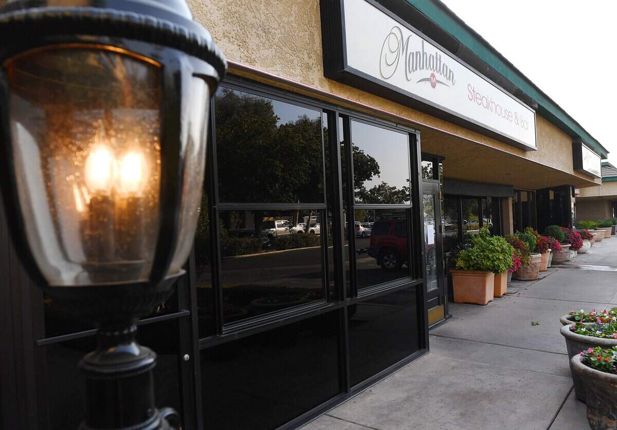 Manhattan Steakhouse & Bar has reopened after months of being closed. Photographed Wednesday, Oct. 14, 2020 in Fresno.