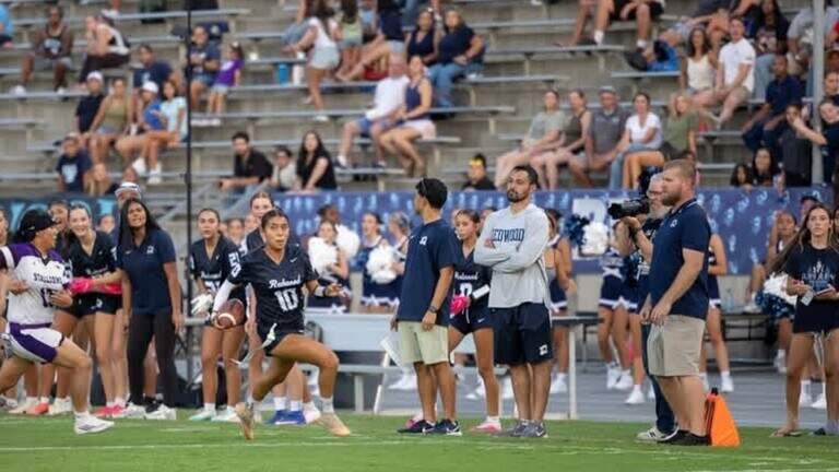 Visalia schools join Central Section girls flag football boom. One team scored 80