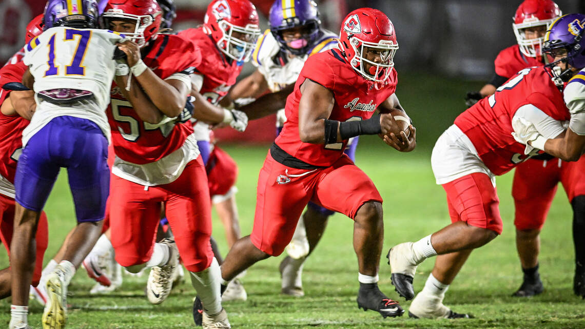 Sanger opens season with 28-21 victory over Lemoore at Tom Flores Stadium