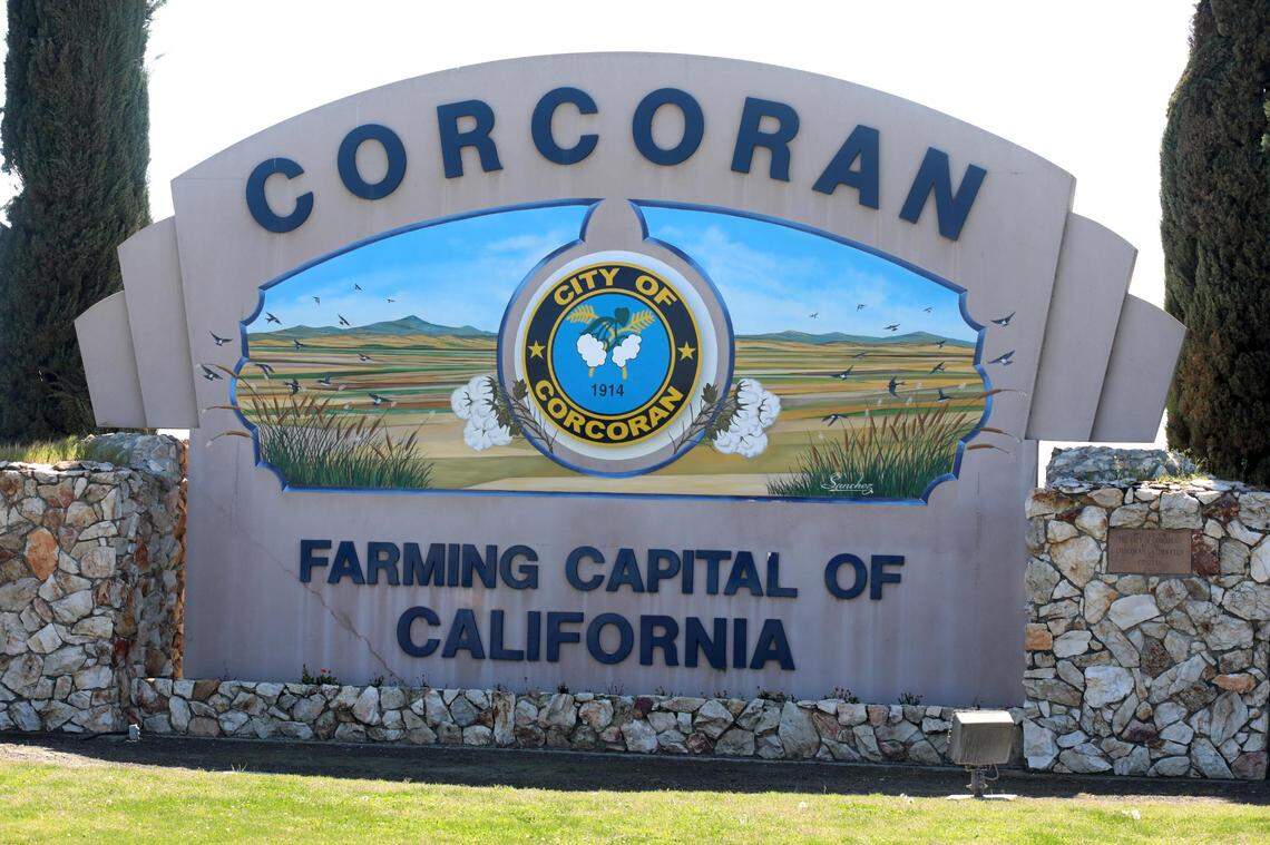 Corcoran, situada en el borde de la antigua cuenca del lago Tulare, está protegida por un dique a lo largo de los bordes sur y oeste. Los dirigentes del condado y de la ciudad están evaluando minuto a minuto el agua que ha empezado a revivir el lago Tulare.
