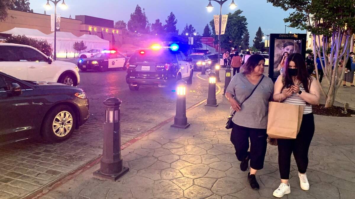 La policía de Fresno está investigando un posible tiroteo en el Fashion Fair Mall en el noreste. Los compradores y empleados del centro comercial estaban siendo evacuados.