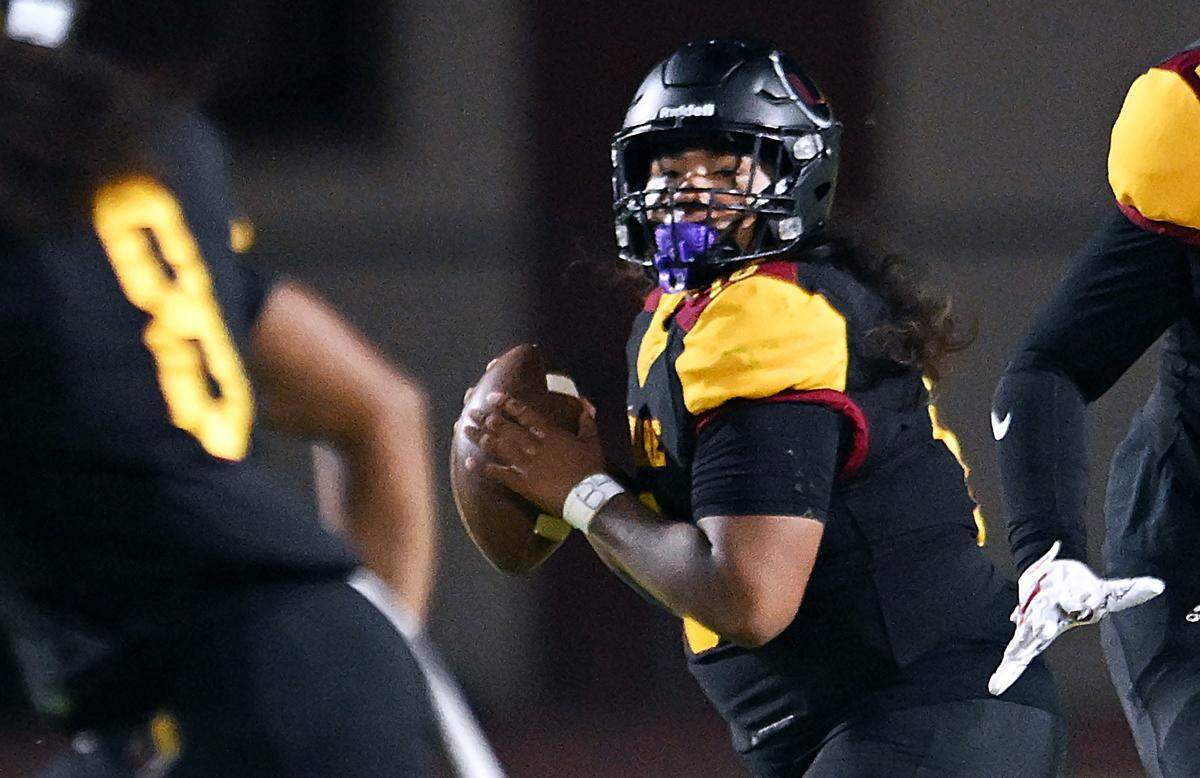 Tulare Union quarterback Jordan Crisp, center, prepares to throw against Bakersfield Christian Friday, Sept. 26, 2025 in Tulare. Bakersfield Christian beat Tulare Union 30-7.