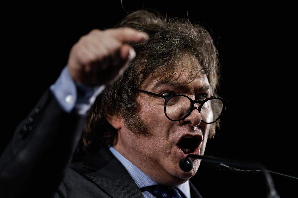 El candidato a la Presidencia por el partido la Libertad Avanza, Javier Milei, es visto durante su cierre de campaña el 7 de agosto en Buenos Aires.