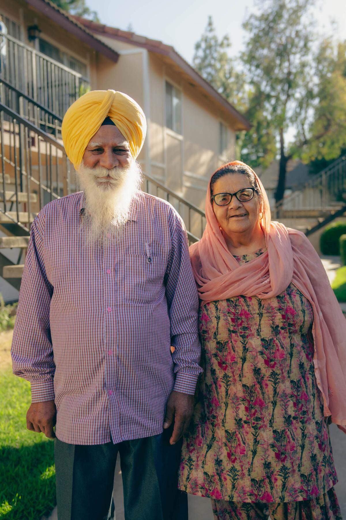 Nirmal Singh and Daljit Kaur outside the apartment building where they live in Fresno. The husband and wife both have vision problems but couldn’t afford to see an eye doctor. They also didn’t know how to find a Punjabi-speaking optometrist. The Jakara Movement’s community health worker program assisted them in obtaining free eye exams and eyeglasses, and provided translation during the eye exams.