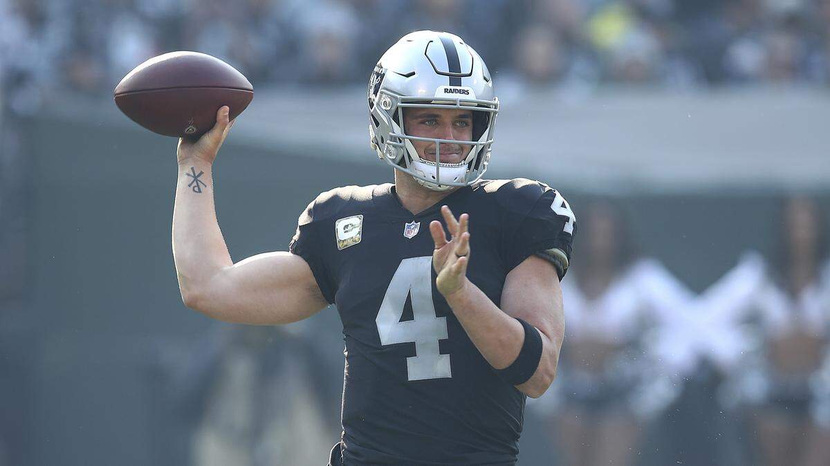 Oakland Raiders quarterback Derek Carr (4) passes against the Los Angeles Chargers during the first half of an NFL football game in Oakland, Calif., Sunday, Nov. 11, 2018.