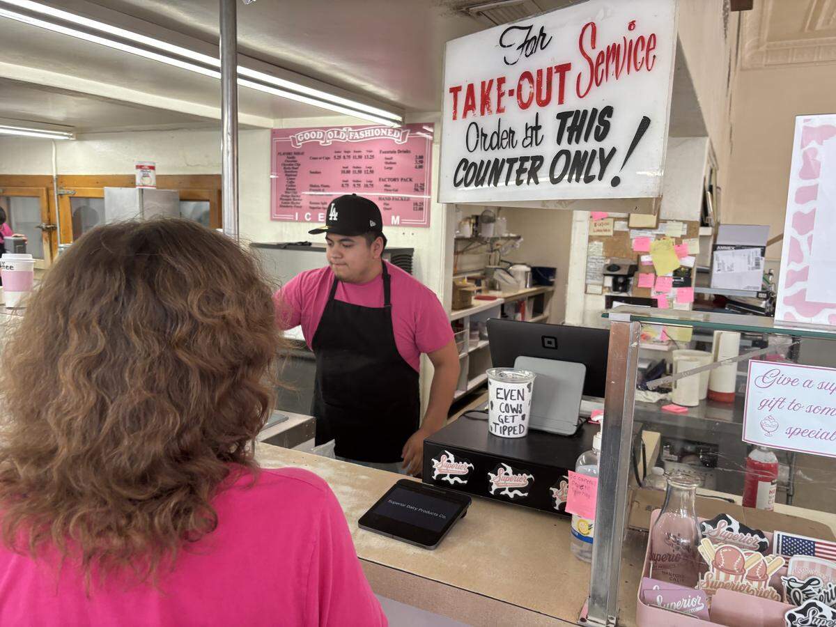 Superior Dairy, la querida heladería del Valle Central desde 1929, está renovando su imagen. Esta popular heladería, que lleva casi 100 años en Hanford, cerró temporalmente sus puertas el 13 de abril para realizar importantes reformas.