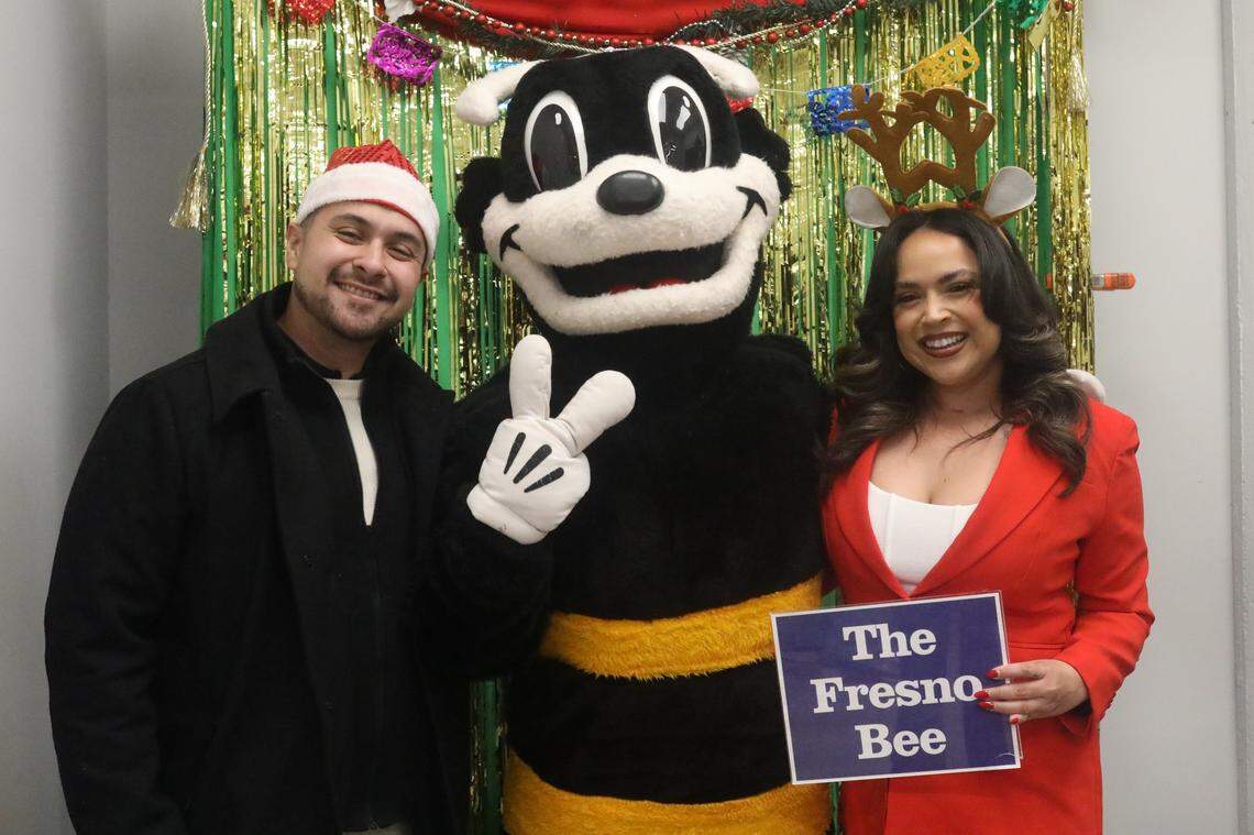 Community members had the opportunity to meet reporters and editors and take photos with Bee's mascot Scoopy while enjoying pan dulce and hot chocolate.
