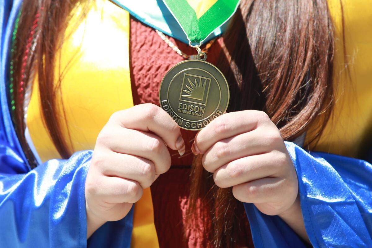 Vanessa Peralta Sánchez was one of the 30 high school seniors who were selected at this year’s Edison Scholar. Each student is receiving a $40,000 college scholarship to pursue their dreams in STEM (science, technology, engineering, or math)
