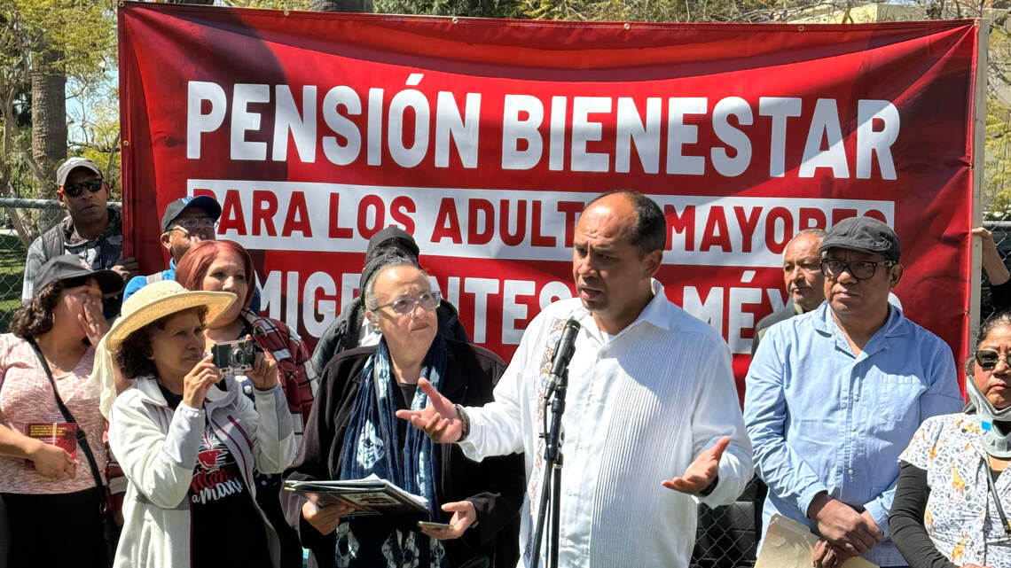 Nueva campaña pide a México dar pensión a sus migrantes indocumentados que viven en EE.UU.