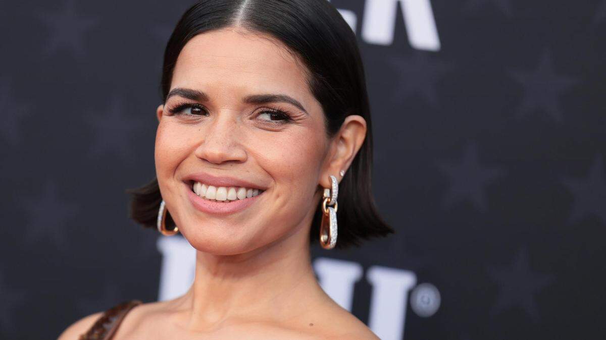 America Ferrera, que asistió a la 29ª edición de los Critics Choice Awards en The Barker Hangar en Santa Mónica a principios de este mes, fue nominada al Oscar a la mejor actriz de reparto.