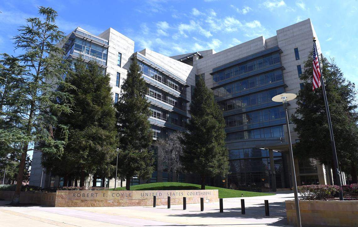 El edificio del Robert E. Coyle United States Federal Courthouse en el centro de Fresno.