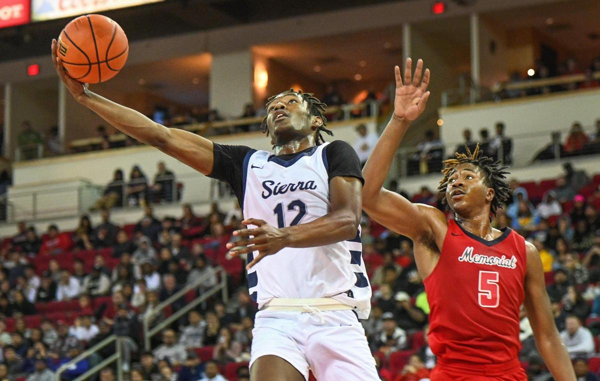 Sierra Canyon’s Bryce Cofield, left, goes to the hoop as Memorial’s Mike Davis Jr. defends during their game at the Save Mart Center in Fresno on Saturday, Dec. 3, 2022.