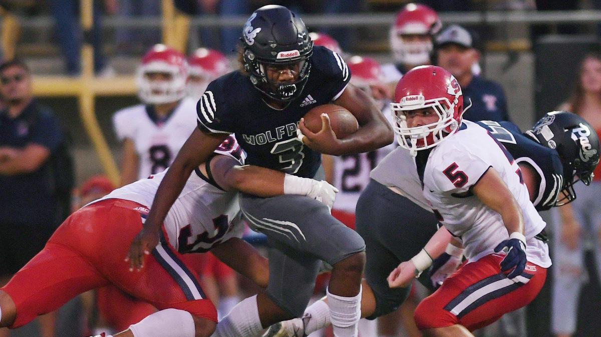 Sanger’s Arturo Betancourt, left, and Branden Valle, right, tackle Clovis East’s Lamaj Travis, center, Thursday, Sept. 23, 2021 in Clovis. Ryan Reynolds resigned as the Clovis East football coach on Wednesday, Nov. 10, 2021.