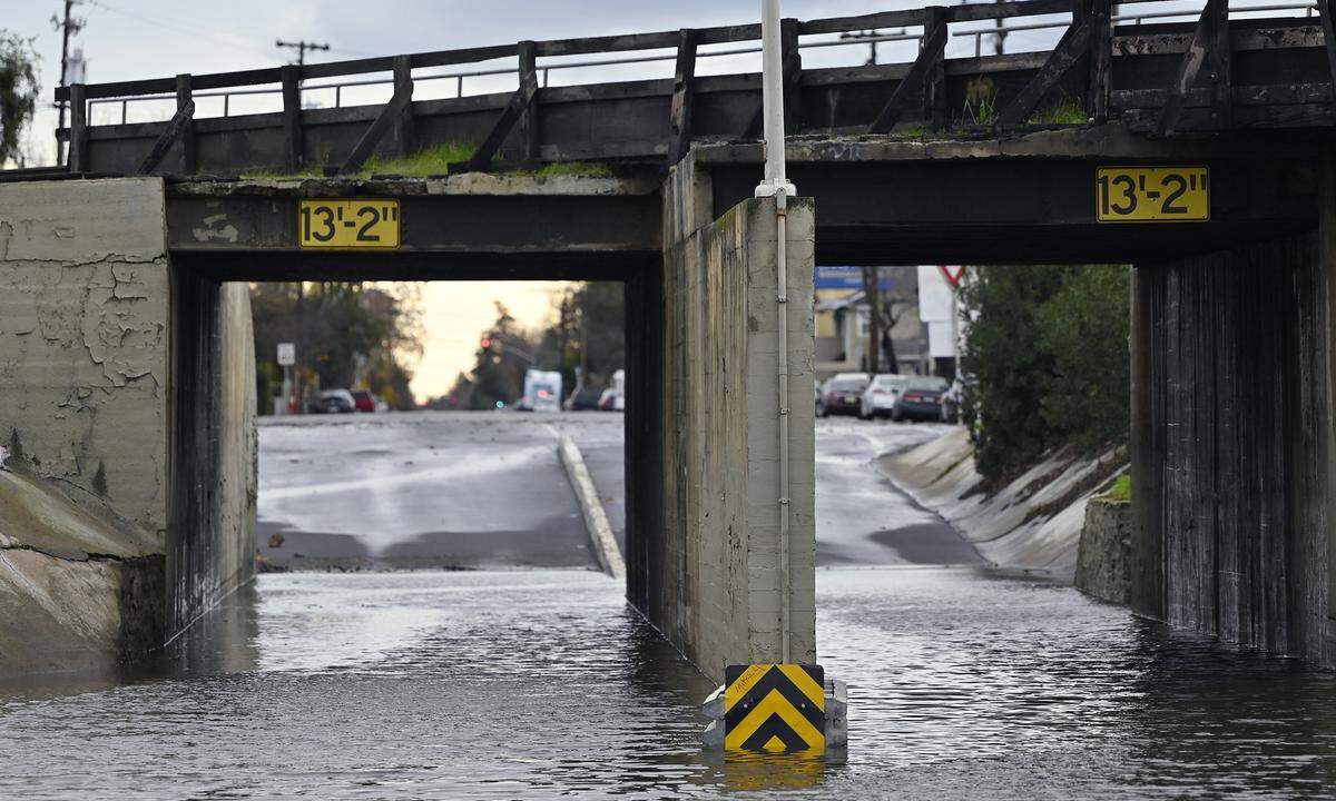 North Wishon Avenue is flooded after heavy thunderstorms and winds Wednesday morning, Dec. 24, 2025 in Fresno.