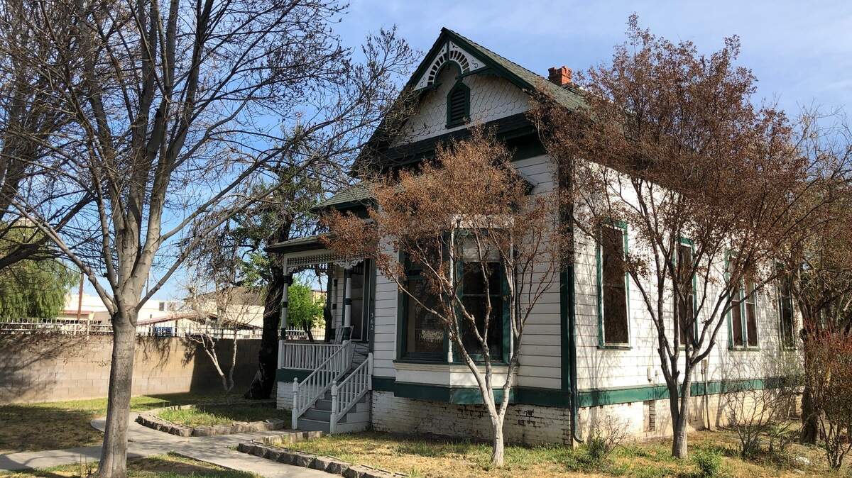 Built in 1891, the Vartanian home is local historic resources that sits in a corner of the Fresno Mission campus cut off from street access. Fueled in part by anger from Fresno’s Armenian community over the fate of three other historic homes, there’s a renewed effort to relocate the Vartanian home to an empty lot at the southeast corner of Ventura and M streets in downtown Fresno.